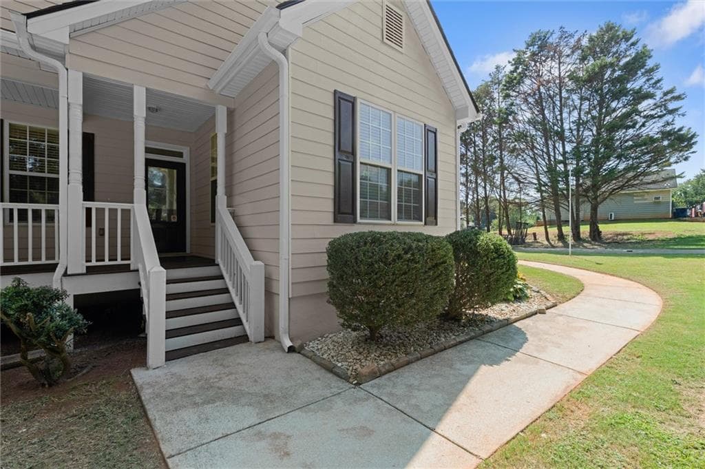 3 bedroom, 2 bathroom, 1,799 sq ft single family residence for sale at 125 Kevins Drive, Hampton, GA 30228 — photo 2