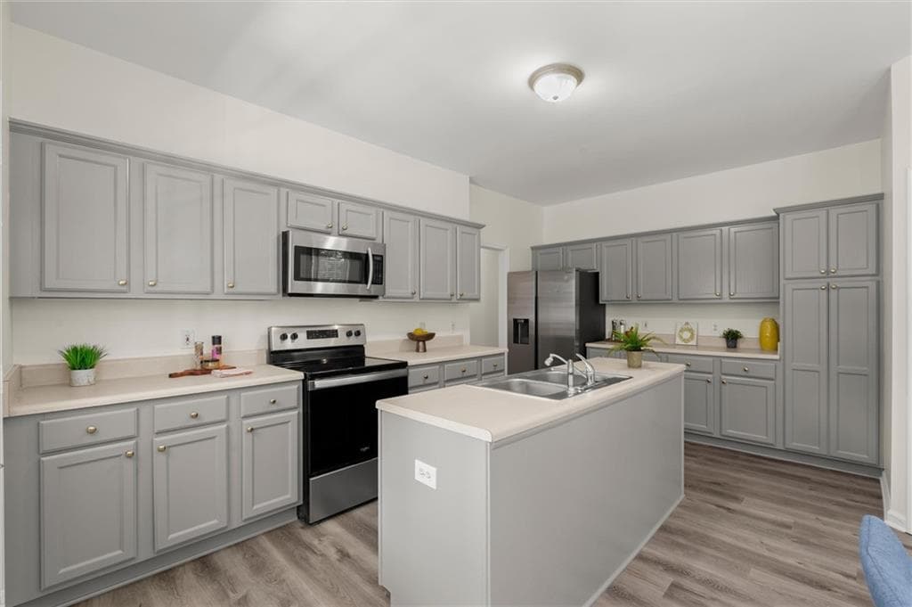 3 bedroom, 2 bathroom, 1,799 sq ft single family residence for sale at 125 Kevins Drive, Hampton, GA 30228 — photo 9