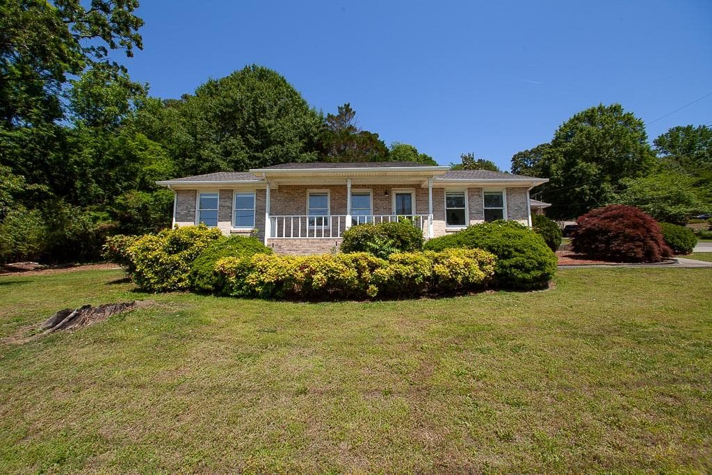 3 bedroom, 2 bathroom, 1,654 sq ft home for sale at 102 Lindsey Court, Calhoun, GA