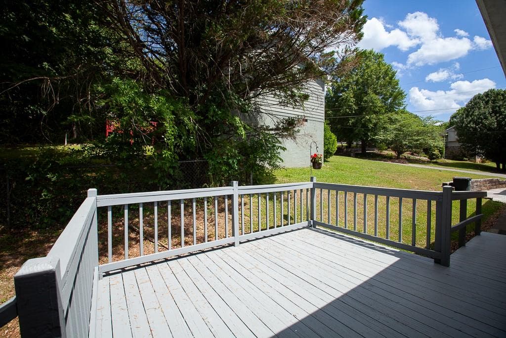 3 bedroom, 2 bathroom, 1,654 sq ft single family residence for sale at 102 Lindsey Court, Calhoun, GA 30701 — photo 5