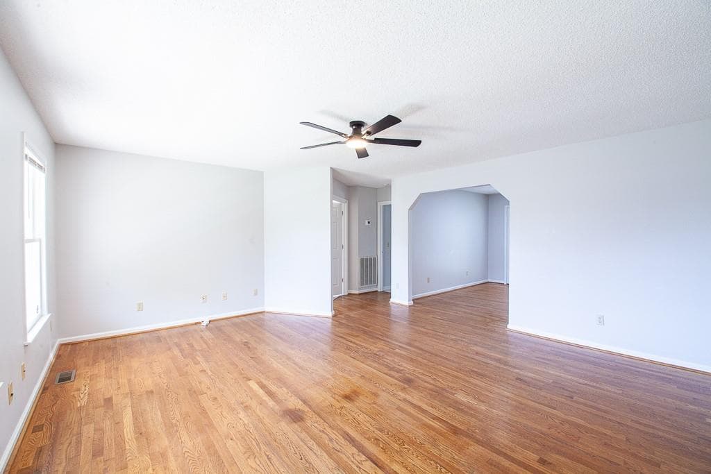 3 bedroom, 2 bathroom, 1,654 sq ft single family residence for sale at 102 Lindsey Court, Calhoun, GA 30701 — photo 8