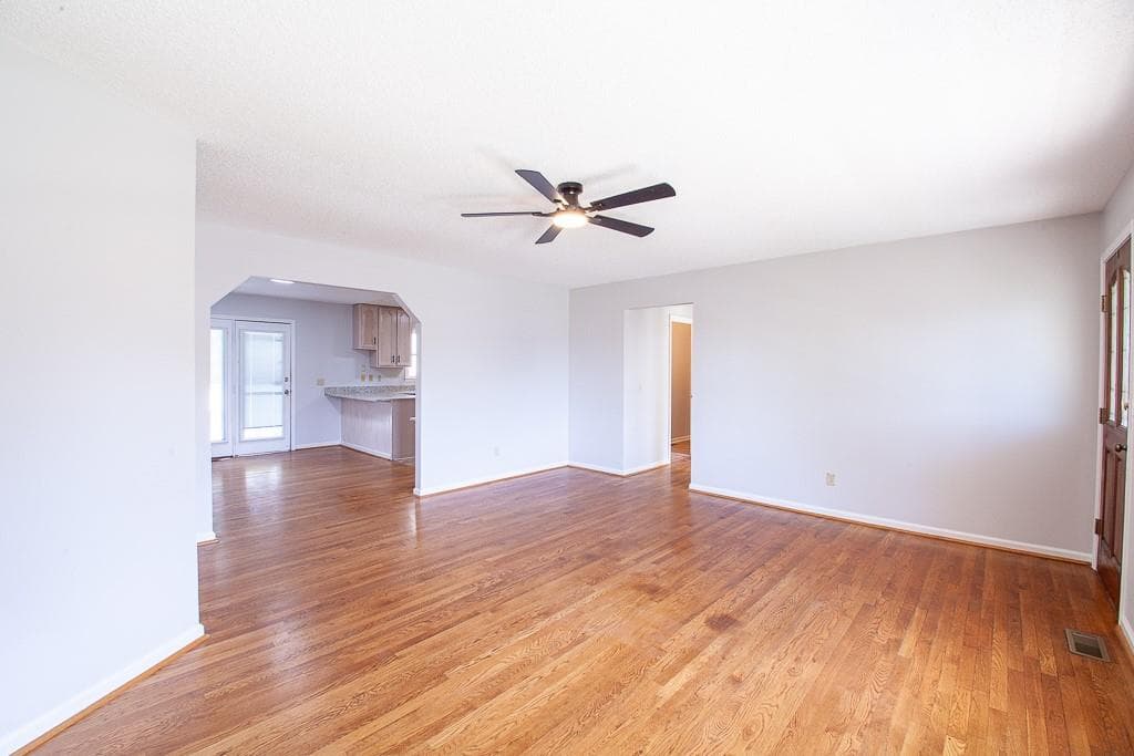 3 bedroom, 2 bathroom, 1,654 sq ft single family residence for sale at 102 Lindsey Court, Calhoun, GA 30701 — photo 9