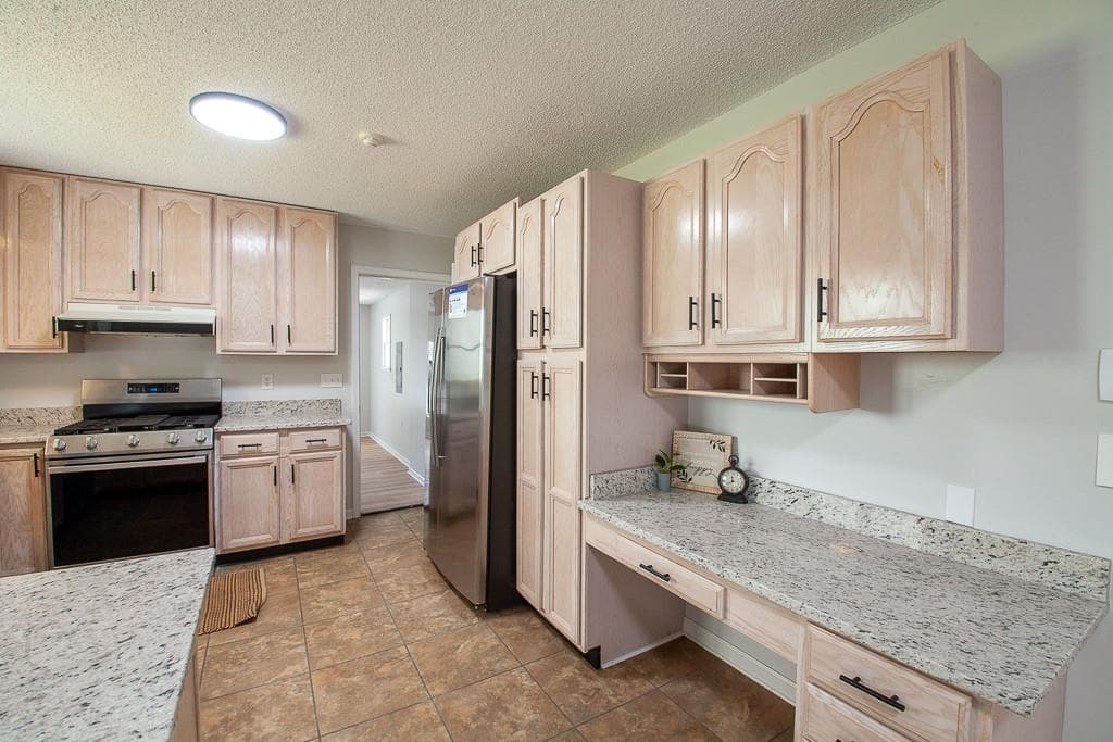 3 bedroom, 2 bathroom, 1,654 sq ft single family residence for sale at 102 Lindsey Court, Calhoun, GA 30701 — photo 10
