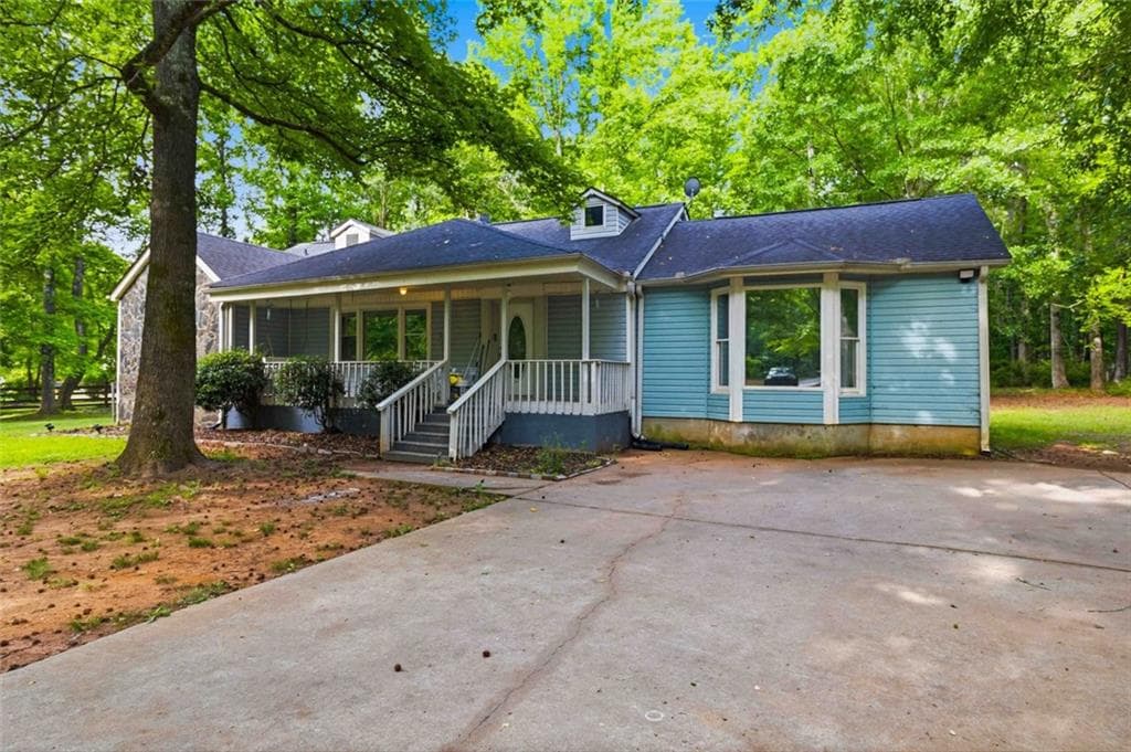 4 bedroom, 4 bathroom, 2,650 sq ft home for sale at 265 Winding Stream Trail, Hampton, GA