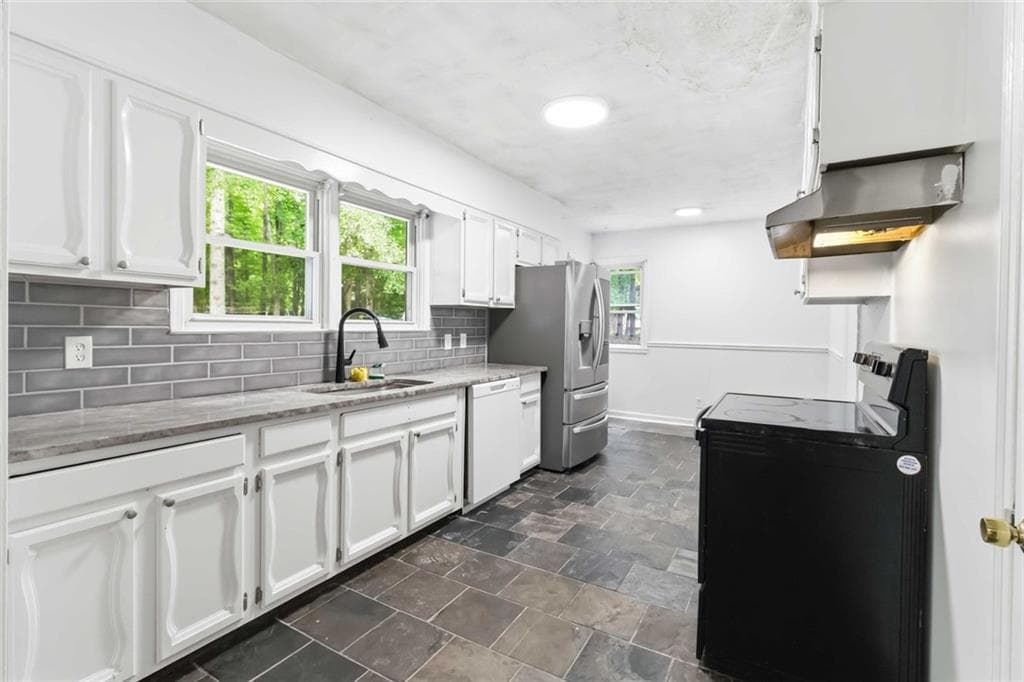 4 bedroom, 4 bathroom, 2,650 sq ft single family residence for sale at 265 Winding Stream Trail, Hampton, GA 30228 — photo 10