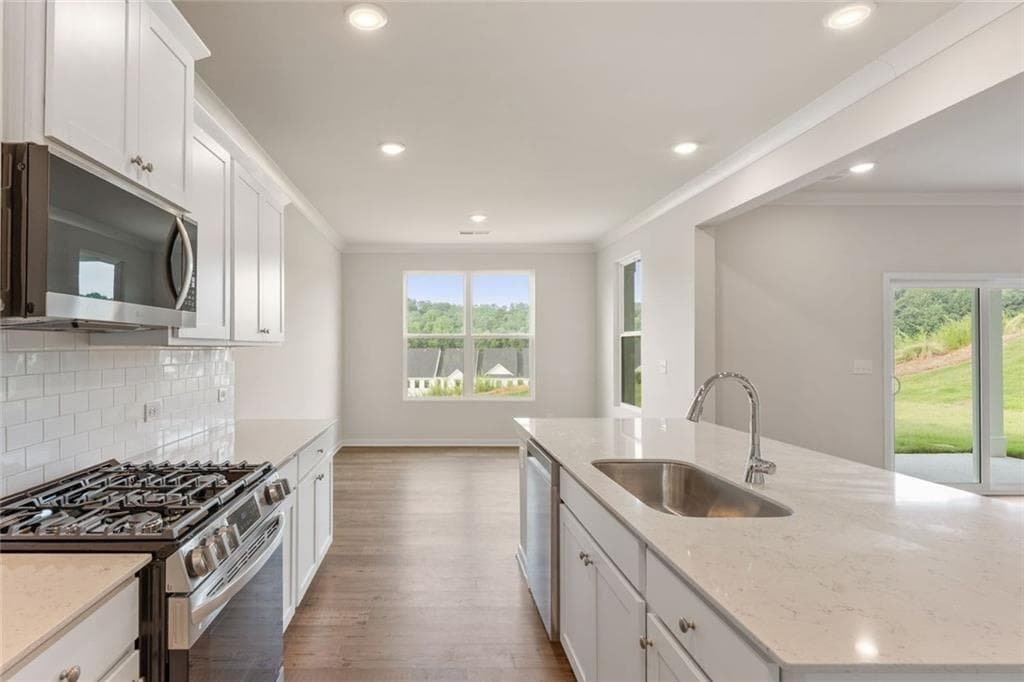 5 bedroom, 4 bathroom, 3,403 sq ft single family residence for sale at 2637 Marshwood Circle, Gainesville, GA 30507 — photo 8