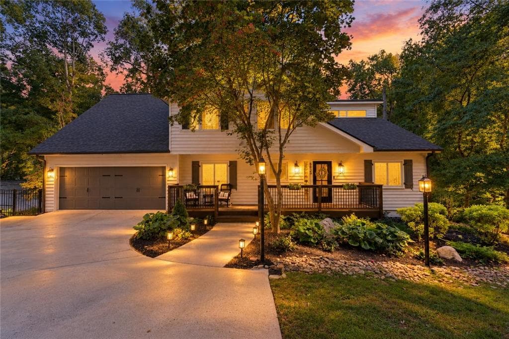 4 bedroom, 3 bathroom, 4,043 sq ft single family residence for sale at 6855 Turner Court, Cumming, GA 30041 — photo 4