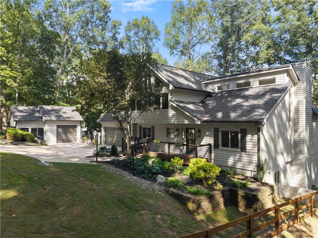 4 bedroom, 3 bathroom, 4,043 sq ft single family residence for sale at 6855 Turner Court, Cumming, GA 30041 — photo 5