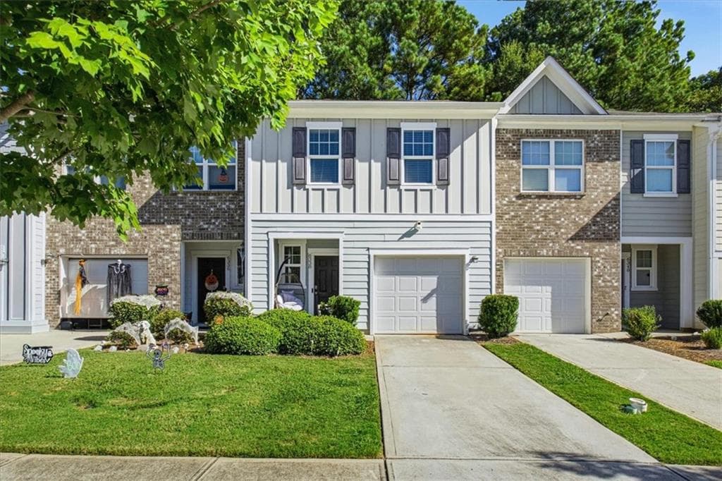 3 bedroom, 3 bathroom, 1,514 sq ft townhouse for sale at 6338 Kinsland Court, Lithonia, GA 30058