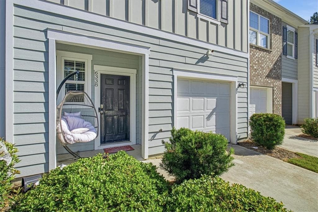 3 bedroom, 3 bathroom, 1,514 sq ft townhouse for sale at 6338 Kinsland Court, Lithonia, GA 30058 — photo 3