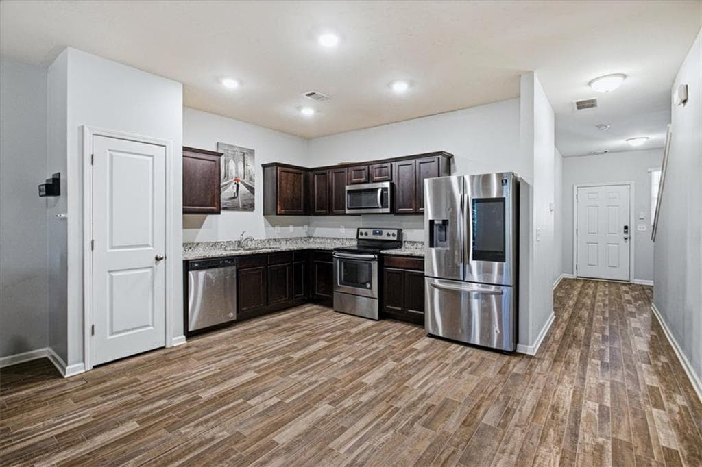 3 bedroom, 3 bathroom, 1,514 sq ft townhouse for sale at 6338 Kinsland Court, Lithonia, GA 30058 — photo 8