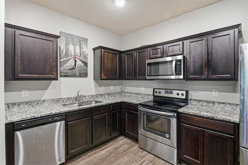 3 bedroom, 3 bathroom, 1,514 sq ft townhouse for sale at 6338 Kinsland Court, Lithonia, GA 30058 — photo 9