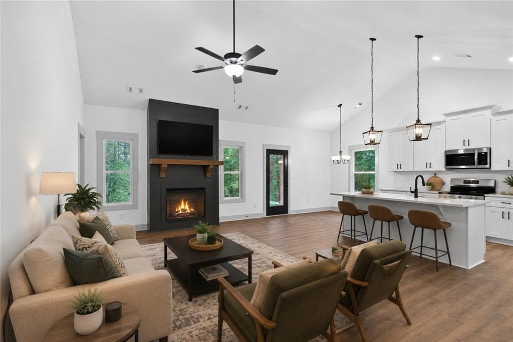 3 bedroom, 2 bathroom, 1,488 sq ft single family residence for sale at 700 Carter Mountain Road, Rockmart, GA 30153 — photo 3