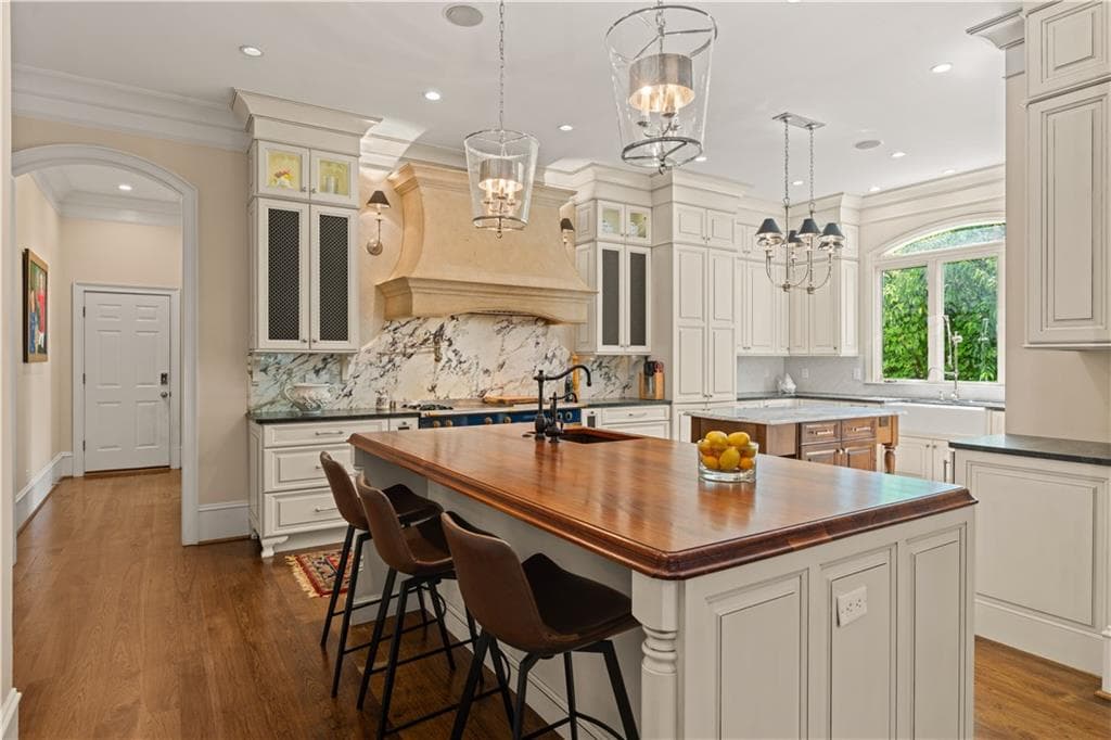 5 bedroom, 8 bathroom, 7,300 sq ft single family residence for sale at 170 Helmsley Drive, Atlanta, GA 30327 — photo 10