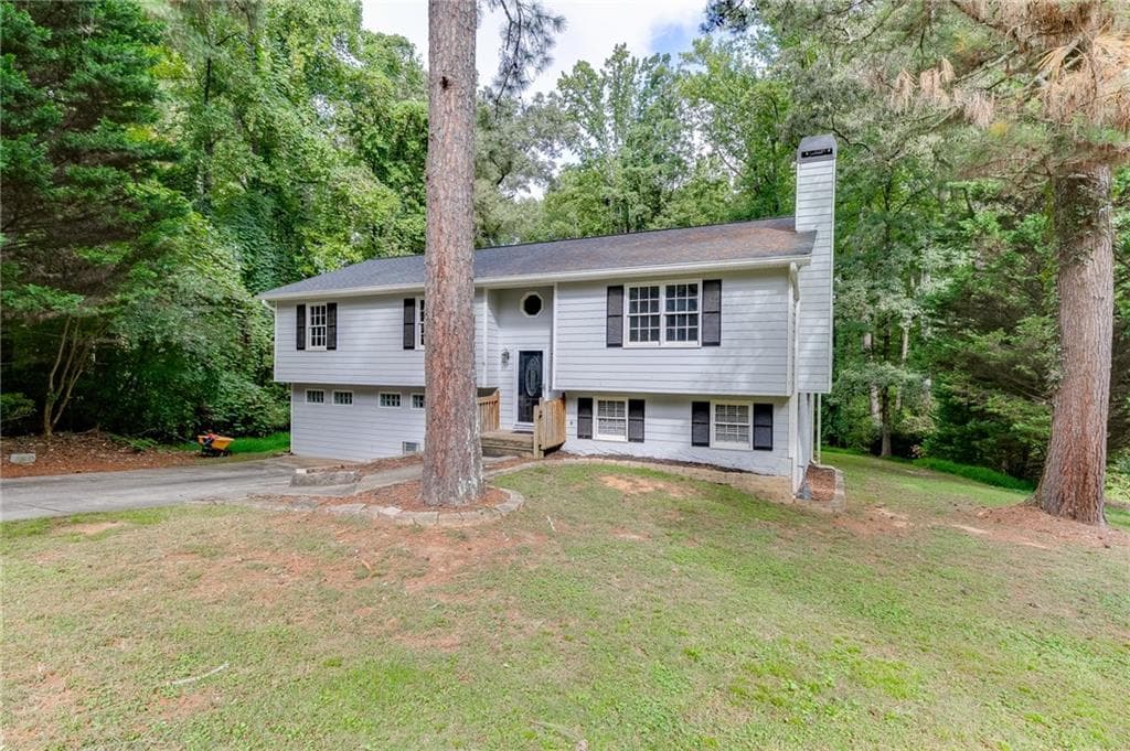 5 bedroom, 3 bathroom, 2,942 sq ft single family residence for sale at 6211 Laurel Wood Trail, Flowery Branch, GA 30542 — photo 3