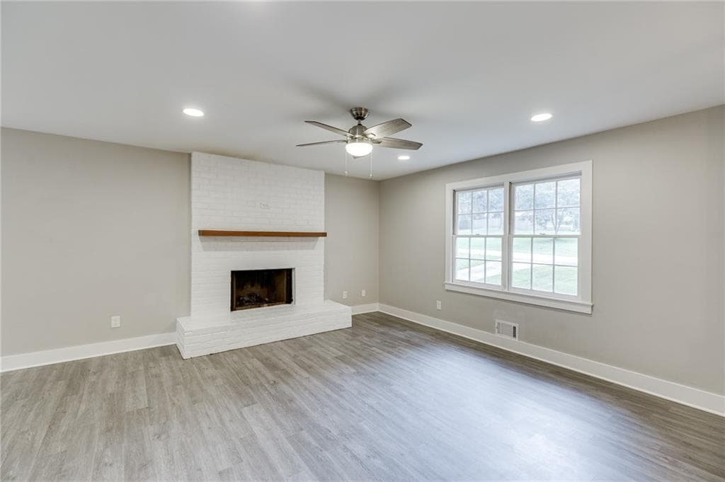 5 bedroom, 3 bathroom, 2,942 sq ft single family residence for sale at 6211 Laurel Wood Trail, Flowery Branch, GA 30542 — photo 5