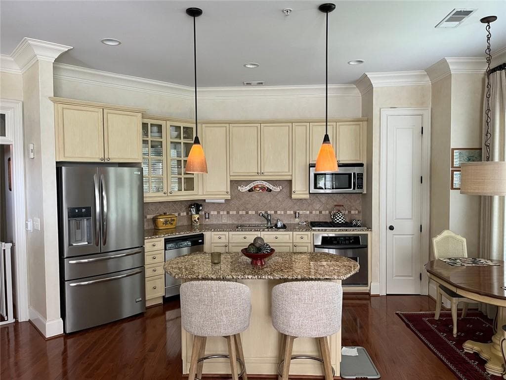 2 bedroom, 2 bathroom, 1,401 sq ft condominium for sale at 3635 E Paces Circle 1419, Atlanta, GA 30326 — photo 6