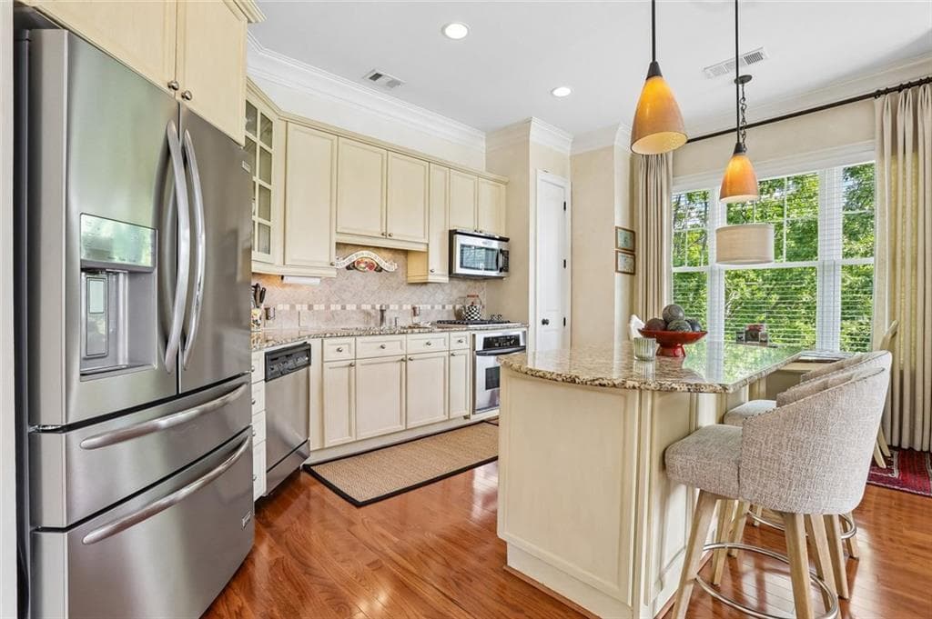 2 bedroom, 2 bathroom, 1,401 sq ft condominium for sale at 3635 E Paces Circle 1419, Atlanta, GA 30326 — photo 7