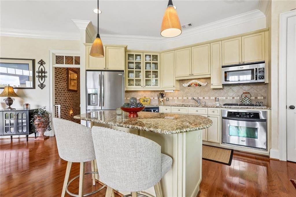 2 bedroom, 2 bathroom, 1,401 sq ft condominium for sale at 3635 E Paces Circle 1419, Atlanta, GA 30326 — photo 8