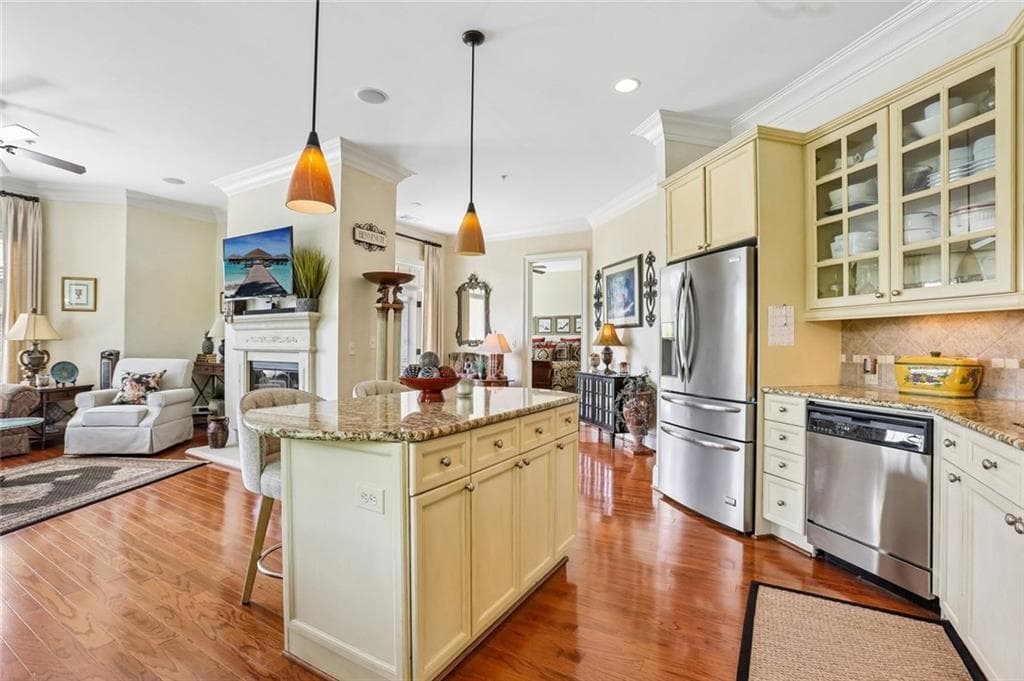 2 bedroom, 2 bathroom, 1,401 sq ft condominium for sale at 3635 E Paces Circle 1419, Atlanta, GA 30326 — photo 9