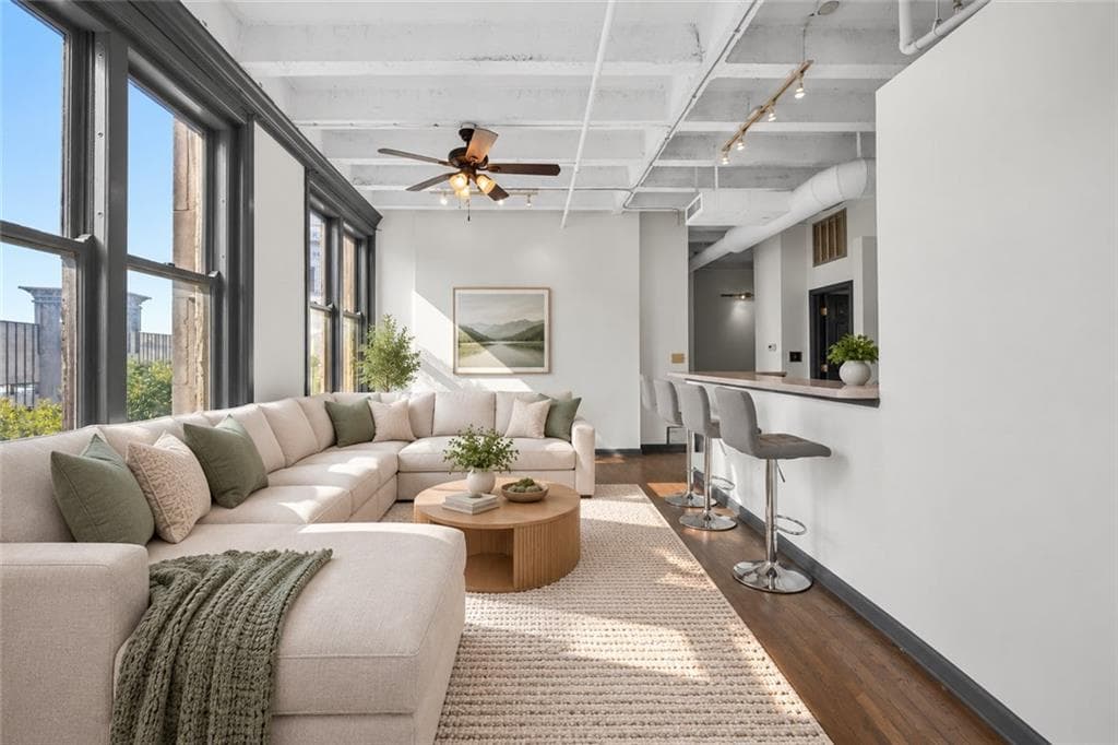 2 bedroom, 2 bathroom, 1,032 sq ft condominium for sale at 32 Peachtree Street 508, Atlanta, GA 30303 — photo 4