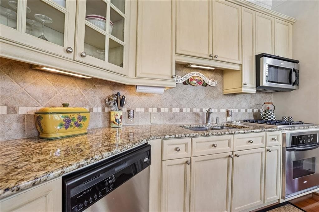 2 bedroom, 2 bathroom, 1,401 sq ft condominium for sale at 3635 E Paces Circle 1419, Atlanta, GA 30326 — photo 10