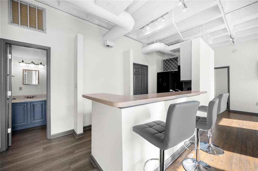 2 bedroom, 2 bathroom, 1,032 sq ft condominium for sale at 32 Peachtree Street 508, Atlanta, GA 30303 — photo 7