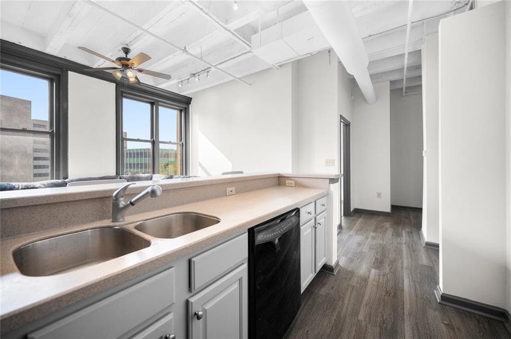 2 bedroom, 2 bathroom, 1,032 sq ft condominium for sale at 32 Peachtree Street 508, Atlanta, GA 30303 — photo 9