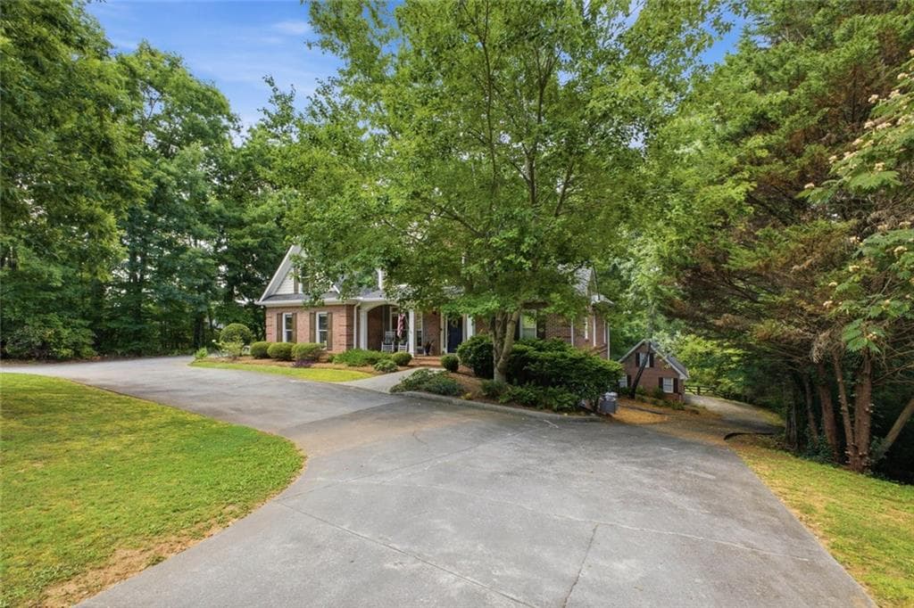 7 bedroom, 4 bathroom, 4,313 sq ft single family residence for sale at 11 Breckenridge Road, Rome, GA 30161 — photo 3
