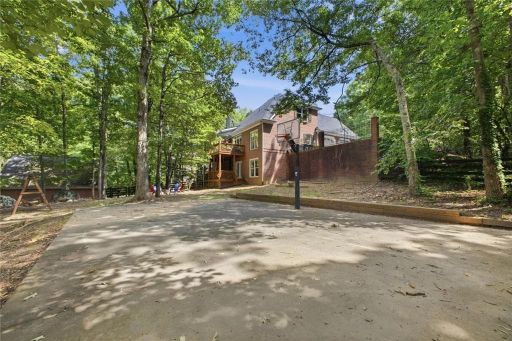 7 bedroom, 4 bathroom, 4,313 sq ft single family residence for sale at 11 Breckenridge Road, Rome, GA 30161 — photo 4