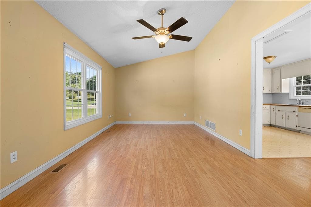 3 bedroom, 2 bathroom, 1,204 sq ft single family residence for sale at 286 Covered Bridge Road, Cartersville, GA 30120 — photo 2
