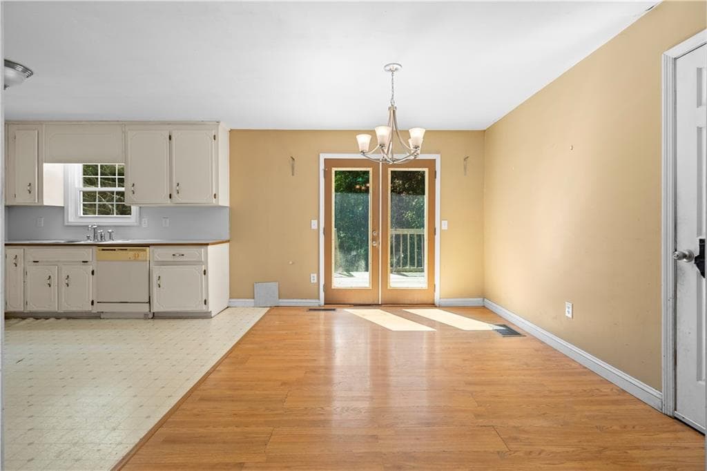 3 bedroom, 2 bathroom, 1,204 sq ft single family residence for sale at 286 Covered Bridge Road, Cartersville, GA 30120 — photo 4