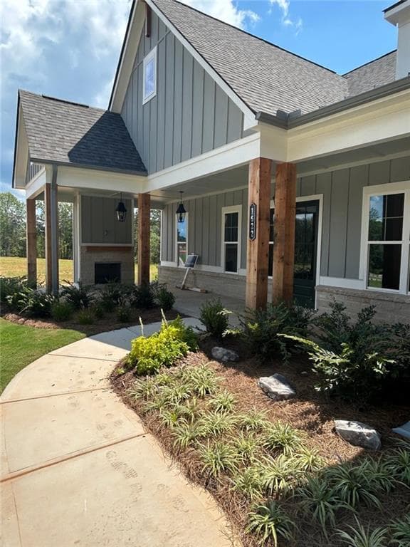 4 bedroom, 5 bathroom, 3,397 sq ft single family residence for sale at 1622 Ahaluna Drive, Gainesville, GA 30501 — photo 2