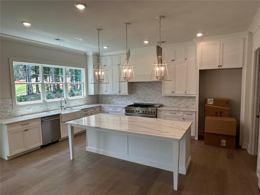 4 bedroom, 5 bathroom, 3,397 sq ft single family residence for sale at 1622 Ahaluna Drive, Gainesville, GA 30501 — photo 4