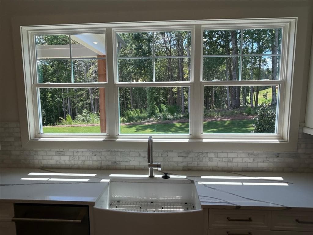 4 bedroom, 5 bathroom, 3,397 sq ft single family residence for sale at 1622 Ahaluna Drive, Gainesville, GA 30501 — photo 6