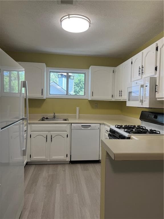 2 bedroom, 2 bathroom, 1,166 sq ft condominium for rent at 1648 Raleigh Circle, Marietta, GA 30067 for $1,600 a month — photo 2