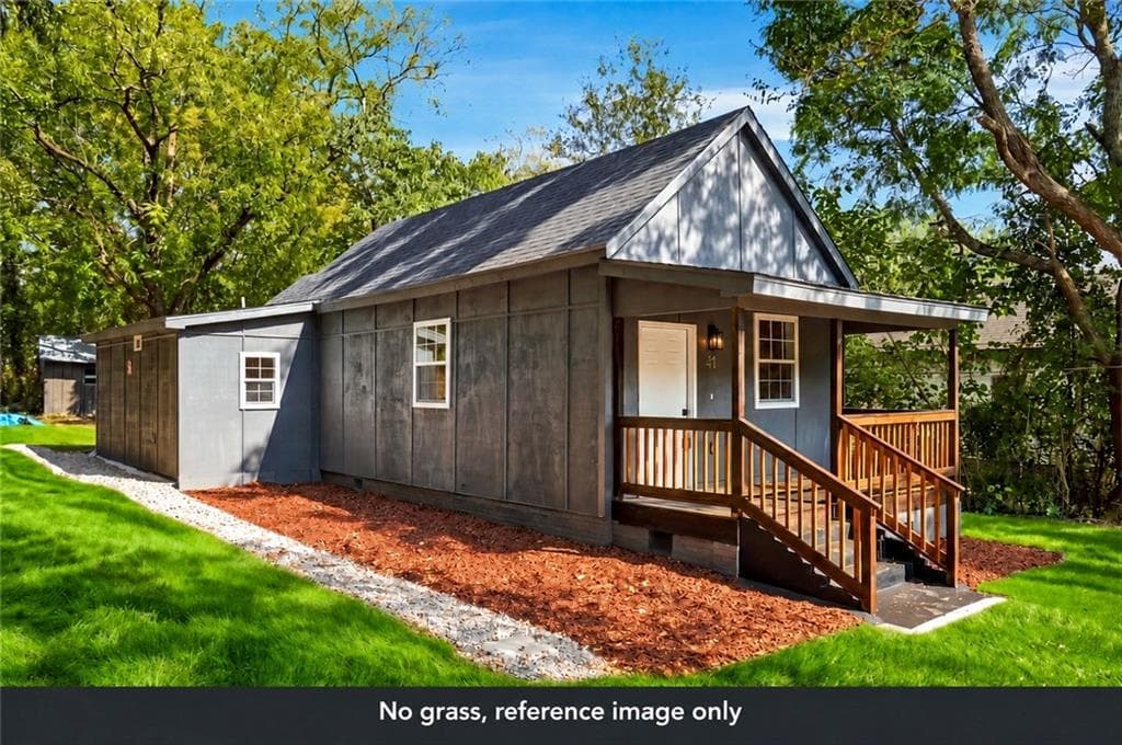 2 bedroom, 2 bathroom, 895 sq ft single family residence for sale at 41 Sargent A St, Newnan, GA 30263 — photo 3