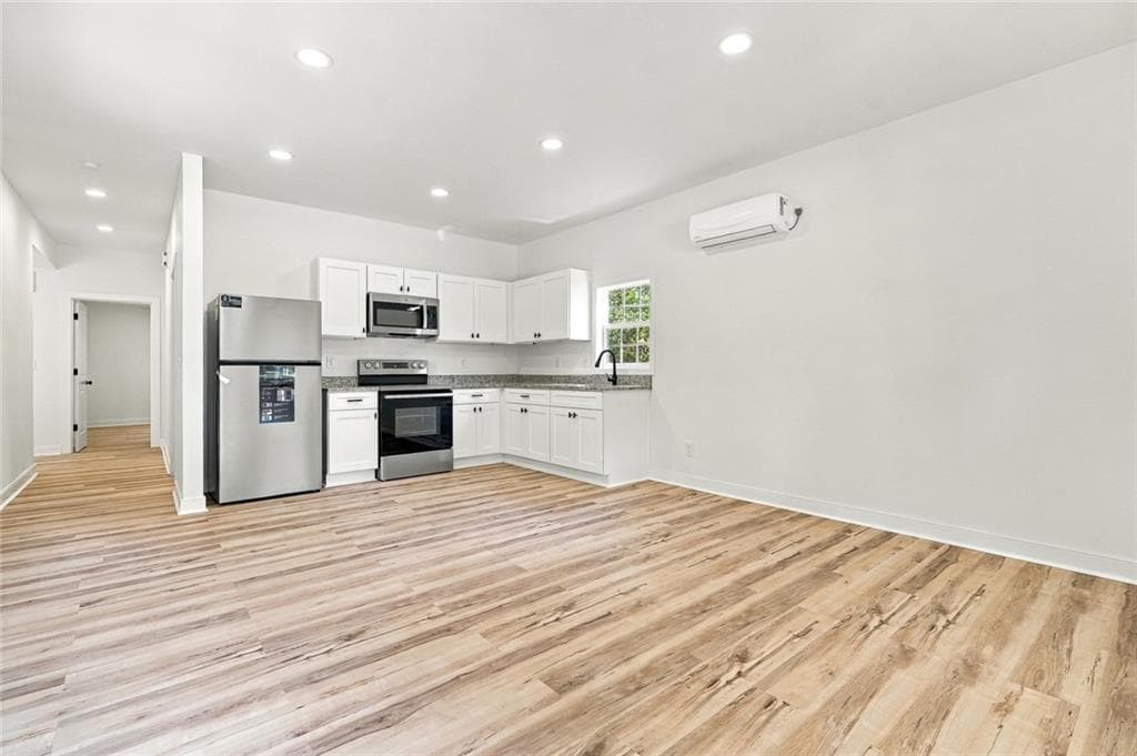 2 bedroom, 2 bathroom, 895 sq ft single family residence for sale at 41 Sargent A St, Newnan, GA 30263 — photo 5