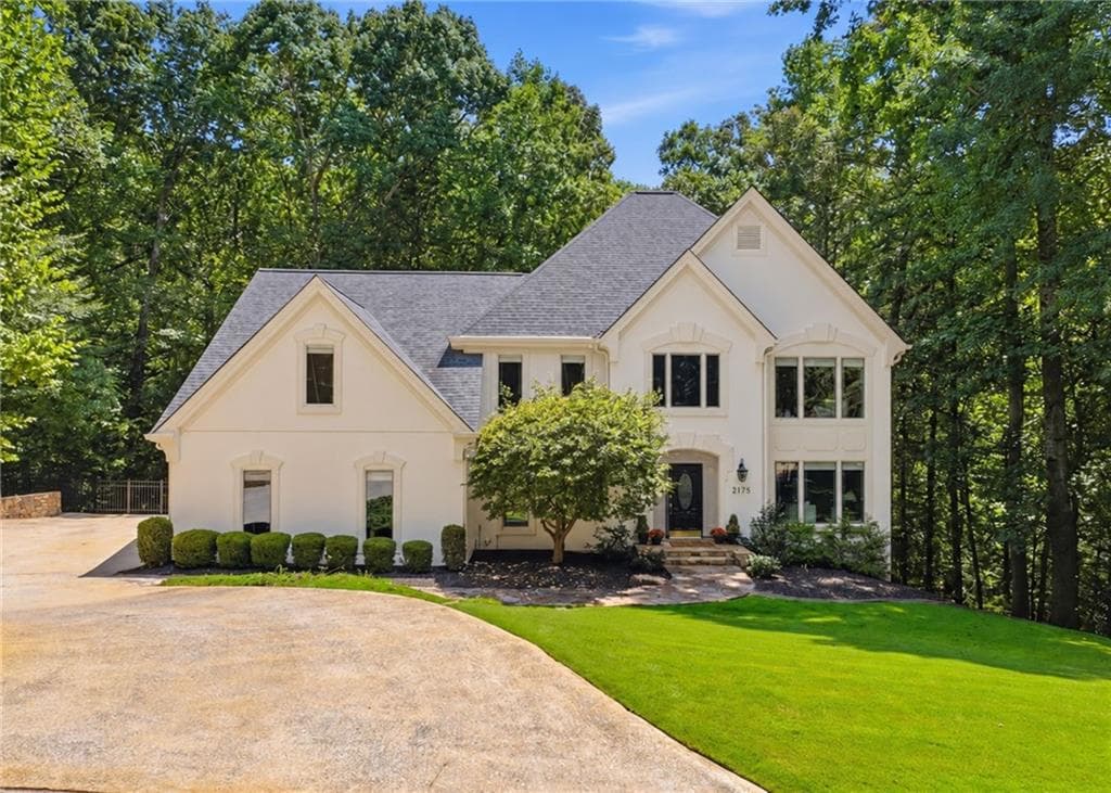 6 bedroom, 5 bathroom, 6,211 sq ft single family residence for sale at 2175 River Cliff Drive, Roswell, GA 30076 — photo 2