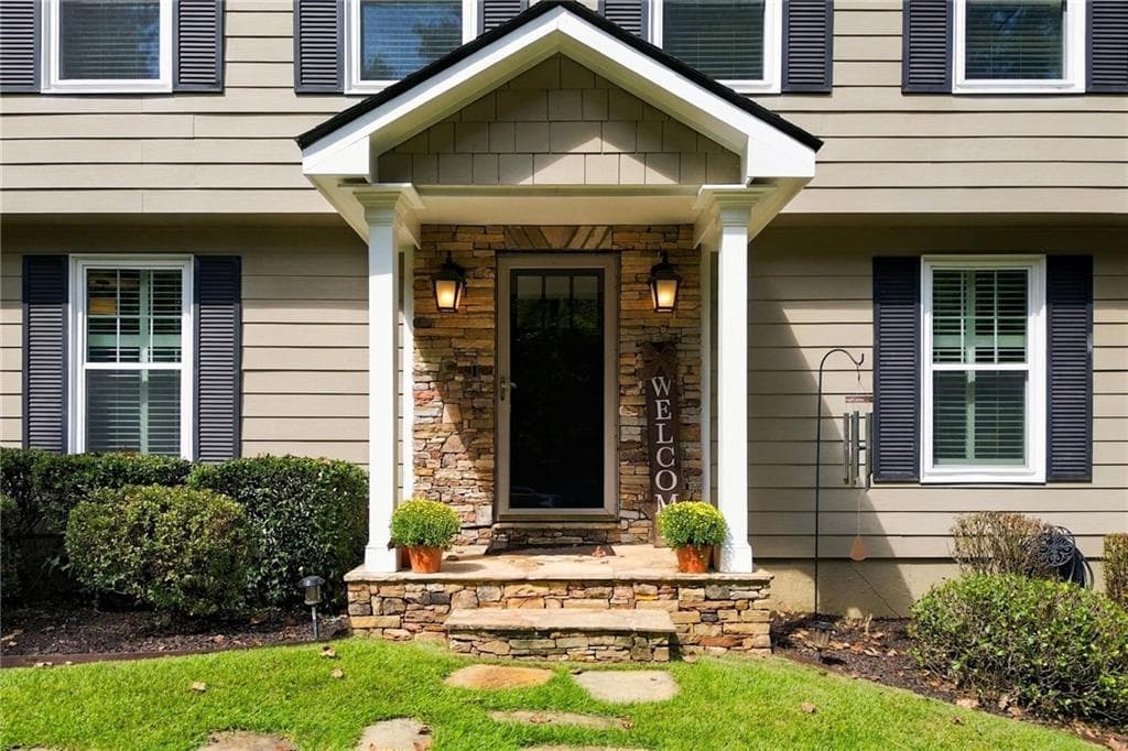 5 bedroom, 3 bathroom, 2,376 sq ft single family residence for sale at 345 High Meadow Drive, Marietta, GA 30068 — photo 3