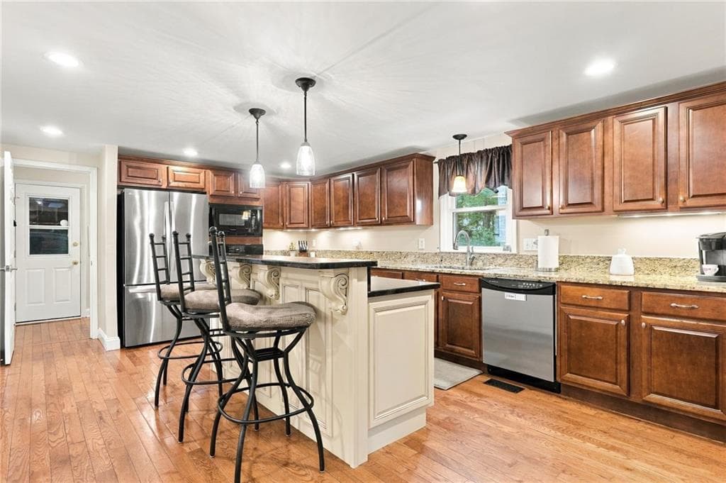 5 bedroom, 3 bathroom, 2,376 sq ft single family residence for sale at 345 High Meadow Drive, Marietta, GA 30068 — photo 8