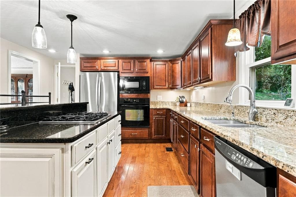 5 bedroom, 3 bathroom, 2,376 sq ft single family residence for sale at 345 High Meadow Drive, Marietta, GA 30068 — photo 9