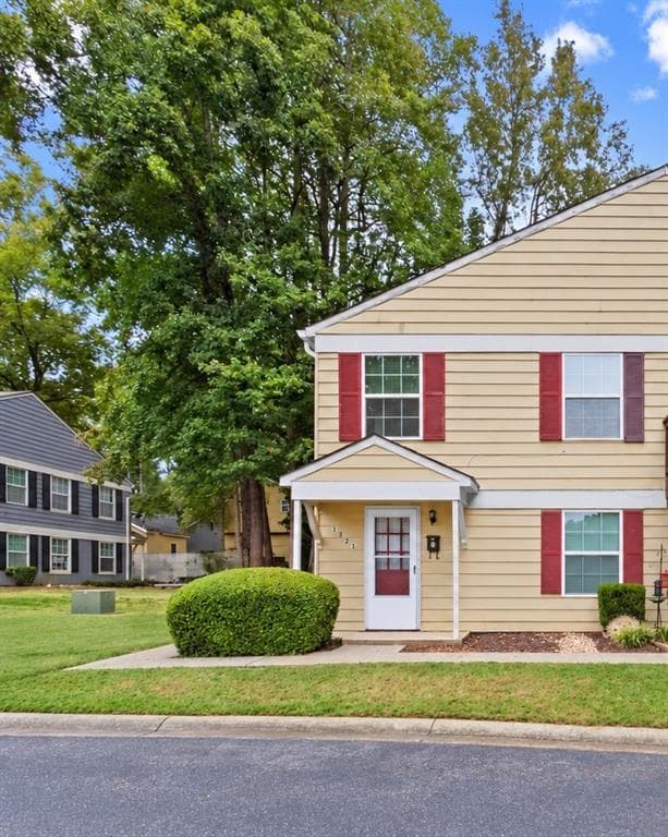 2 bedroom, 1 bathroom, 882 sq ft townhouse for sale at 1321 Surrey Lane, Marietta, GA 30008