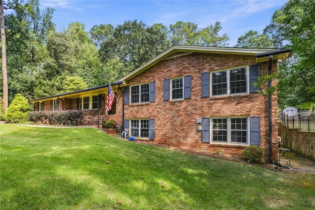 4 bedroom, 3 bathroom, 3,589 sq ft single family residence for sale at 5013 Fox Forest Circle, Lilburn, GA 30047 — photo 2