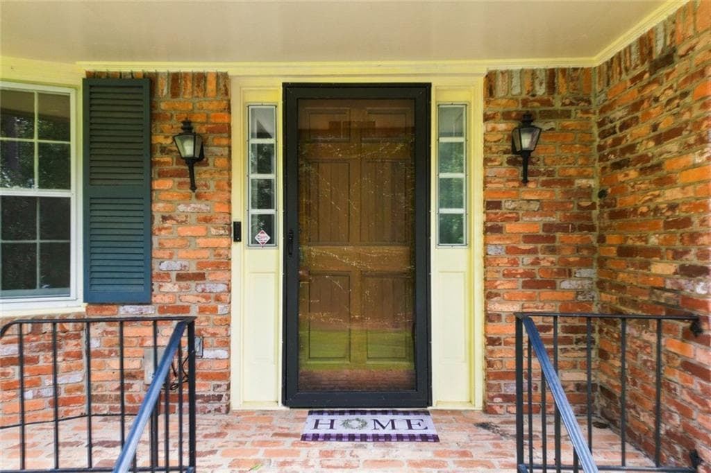 4 bedroom, 3 bathroom, 3,589 sq ft single family residence for sale at 5013 Fox Forest Circle, Lilburn, GA 30047 — photo 3