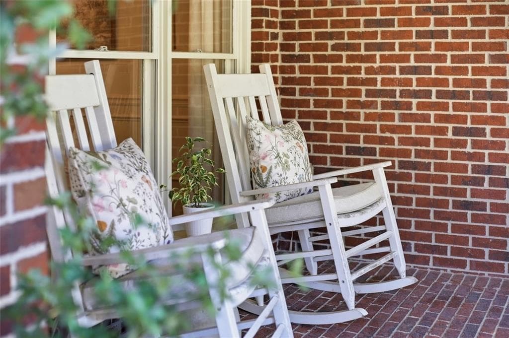 6 bedroom, 4 bathroom, 4,009 sq ft single family residence for sale at 204 Maple Creek Chase, Woodstock, GA 30188 — photo 3
