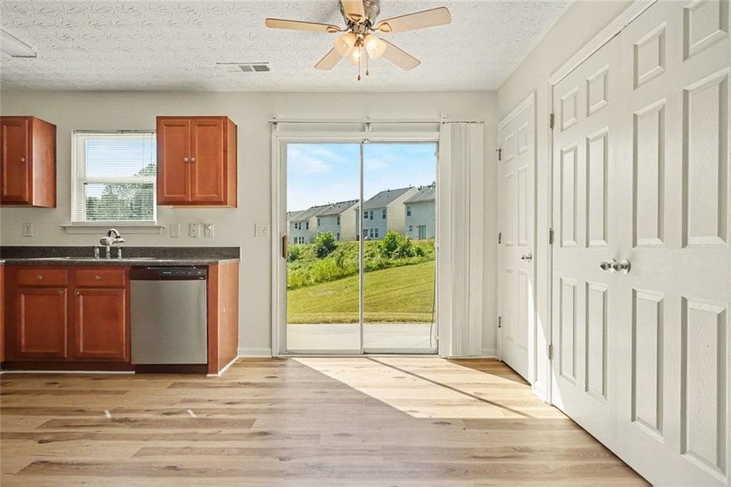 3 bedroom, 3 bathroom, 1,629 sq ft single family residence for sale at 9464 Lakeview Road, Union City, GA 30291 — photo 8