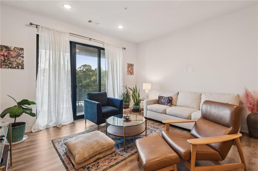 2 bedroom, 2 bathroom, 1,040 sq ft condominium for sale at 112 Rogers Street 409, Atlanta, GA 30317 — photo 5