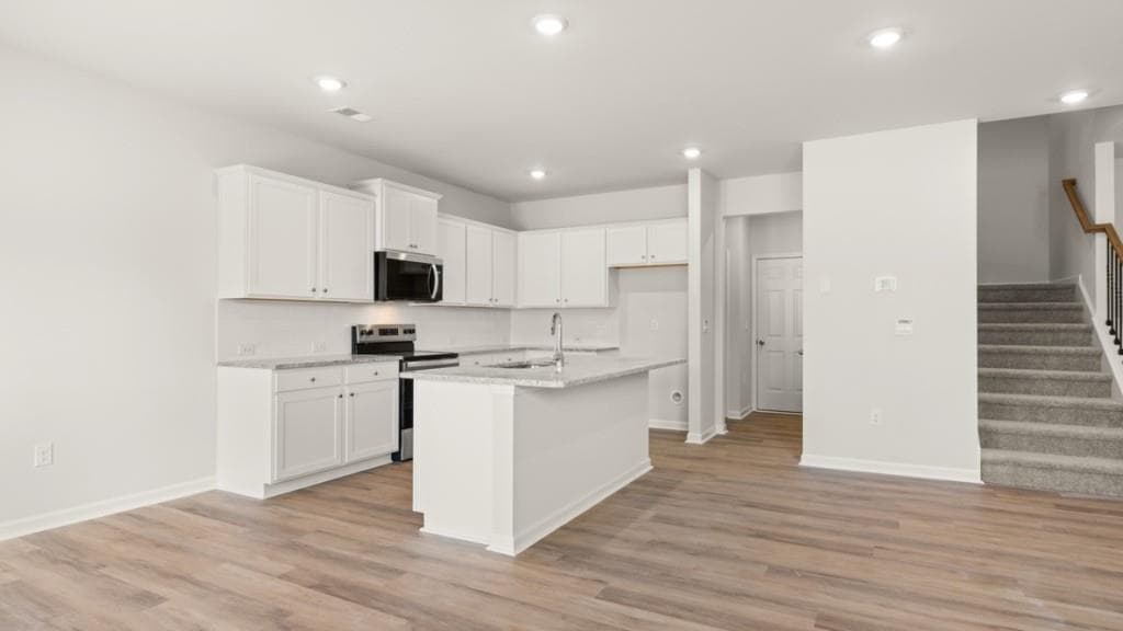 3 bedroom, 3 bathroom, 2,105 sq ft townhouse for sale at 1814 Meadow Green Circle, Gainesville, GA 30501 — photo 6