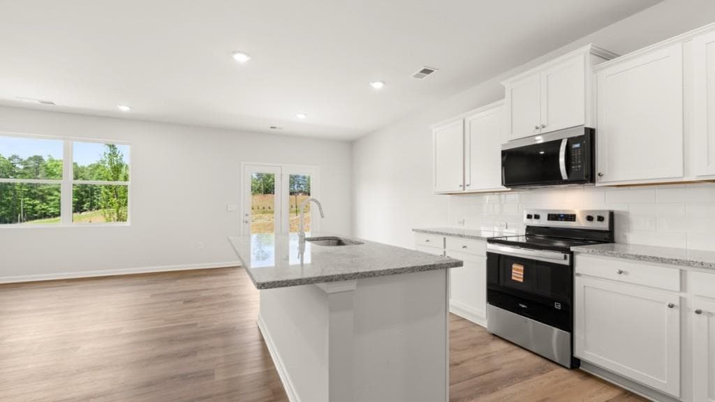 3 bedroom, 3 bathroom, 2,105 sq ft townhouse for sale at 1814 Meadow Green Circle, Gainesville, GA 30501 — photo 7